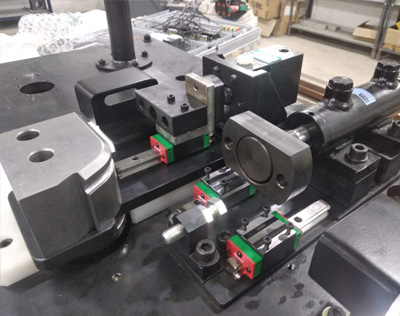 Material handling conveyors